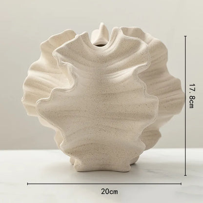 Jarrón de Cerámica y Porcelana con Diseño de Ondas Geométricas - Artesanía en Forma de Pétalo