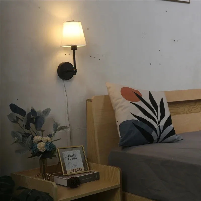 Aplique de Pared Americano Retro de Lujo - Lámpara Sconce con Pantalla de Tela para Dormitorio y Baño