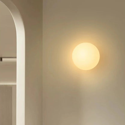 Aplique de Pared Bauhaus (Base Oculta) - Lámpara Sconce de Bola de Cristal Blanco para Estilo Francés Moderno